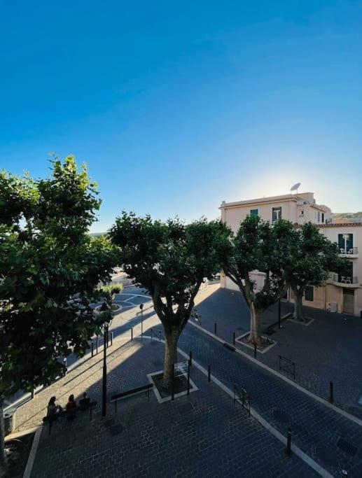 So'Conciergerie -Studio Situe Dans Le Centre Ville Cassis Bagian luar foto